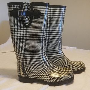 Nomad rain boots
